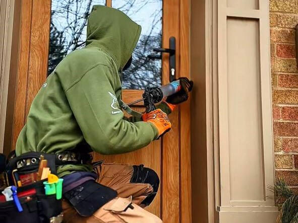 Professional Caulking Services - Clean, Durable, and Weatherproof Seals